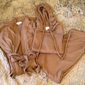 GAP Love Woman’s Lounge Top and Bottom and Robe